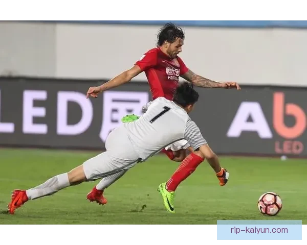 广州德比火药味十足！恒大与富力交锋表现亮眼，竞争力提升。