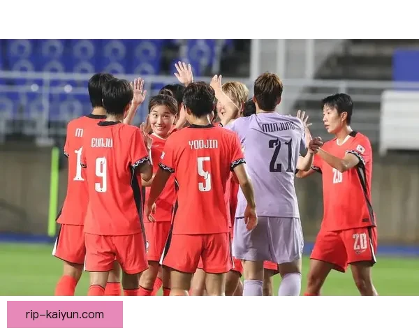 韩国队在东亚杯比赛中表现稳健，成功获得亚军荣誉