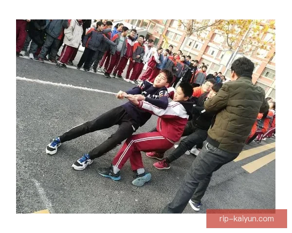 克洛普与球员关系持续良好，展现出稳健的团队氛围与积极的合作精神。