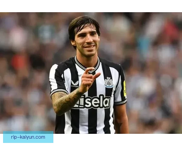 托纳利在中场的表现稳健，成为球队防守的关键屏障。